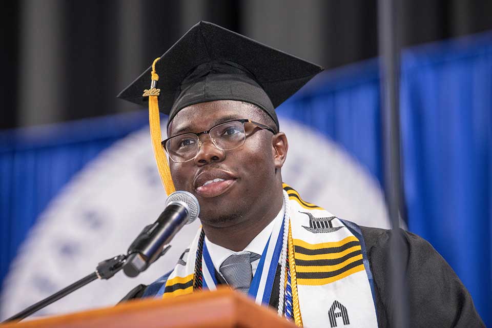 Justice Hill, Class of 2022, speaks at SLU's May commencment ceremony